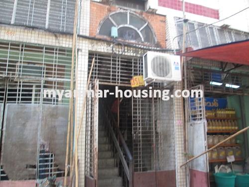 ミャンマー不動産 - 売り物件 - No.2515 - In the downtown area for sale an apartment! - Front view of the building.