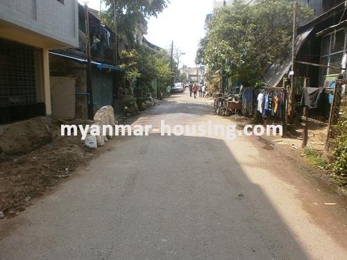 缅甸房地产 - 出售物件 - No.2539 - New good apartment for sale in Kyeemyindaing! - View of the road.