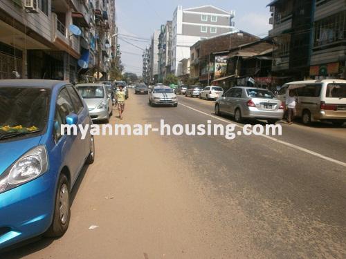 缅甸房地产 - 出售物件 - No.2544 - Nice apartment  for  rent  now! - View of the Street.