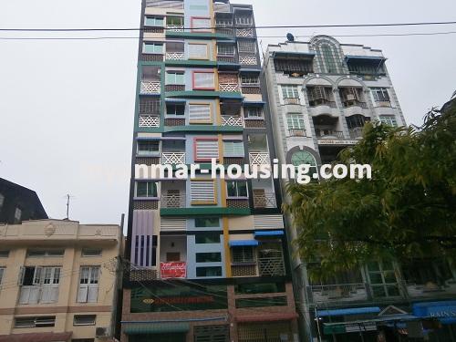 ミャンマー不動産 - 売り物件 - No.2608 - Condo for sale in Pazundaung! - Front view of the building.