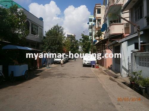 缅甸房地产 - 出售物件 - No.2613 - Nice apartment is ready to sell in business area! - View of the road.