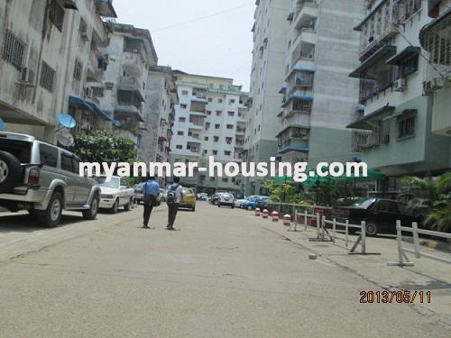 缅甸房地产 - 出售物件 - No.2615 - Parami Condo now for sale. - View of the road.