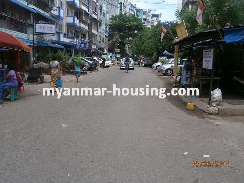 မြန်မာအိမ်ခြံမြေ - ရောင်းမည် property - No.2617 - စမ်းချောင်းတွင်ကွန်ဒိုတစ်ခန်းရောင်းရန်ရှိသည်။ - View of the street.