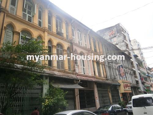 ミャンマー不動産 - 売り物件 - No.2661 - House for sale in downtown available! - Front view of the building.