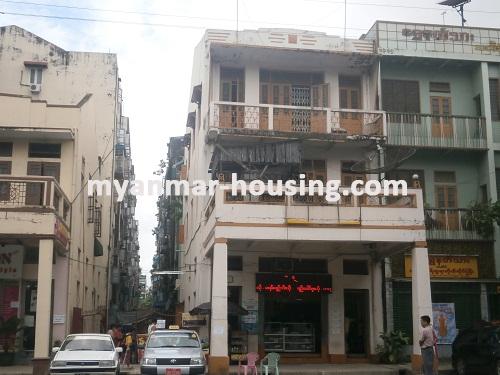 缅甸房地产 - 出售物件 - No.2663 - House for sale in downtown! - Front view of the building.