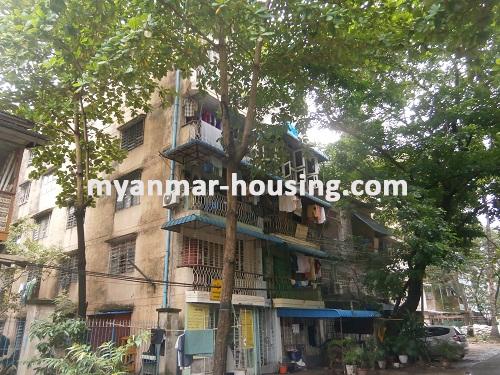 မြန်မာအိမ်ခြံမြေ - ရောင်းမည် property - No.2680 - တာမွေတွင် တိုက်ခန်းတစ်ခန်း ရောင်းရန်ရှိသည်။ - Close view of the building.