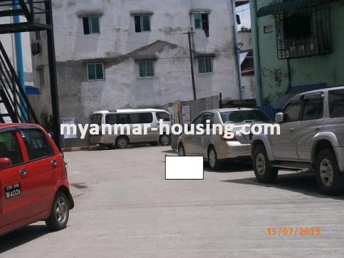 缅甸房地产 - 出售物件 - No.2683 - Fair price condo for sale in Mayangone township. - View of the street.