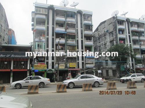 ミャンマー不動産 - 売り物件 - No.2684 - Apartment for sale in Kamaryut! - View of the building.