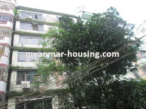 ミャンマー不動産 - 売り物件 - No.2685 - An apartment for sale near Dagon Center shopping mall in Sanchaung! - Front view of the building.