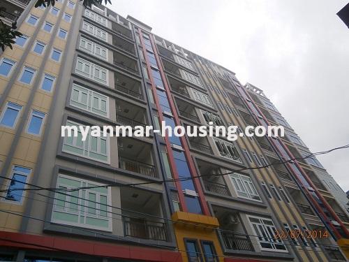 မြန်မာအိမ်ခြံမြေ - ရောင်းမည် property - No.2689 - မြို့ထဲ ၃၆ လမ်းတွင် ကွန်ဒိုခန်း ရောင်းရန် ရှိသည်။ - View of the infront building.