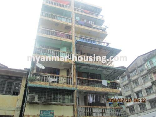 缅甸房地产 - 出售物件 - No.2702 - Apartment in Sanchaung for sale right away! - Front view of the building.