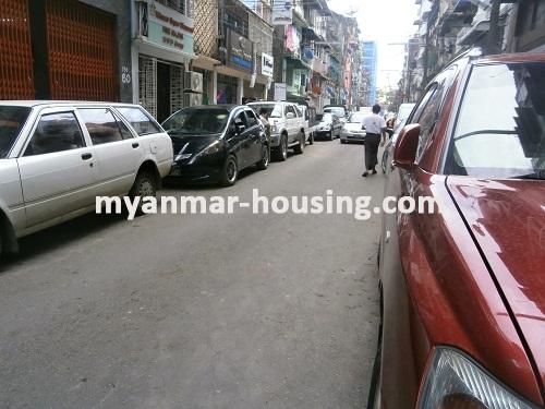 缅甸房地产 - 出售物件 - No.2761 - Two stroeys building for sale in Botahtaung! - View of the street.