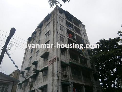 缅甸房地产 - 出售物件 - No.2783 - An apartment with good price available near strand road! - View of the building.