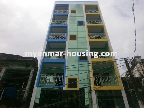 缅甸房地产 - 出售物件 - No.2790 - An apartment for sale near Kan Daw Gyi park! - Front view of the building.