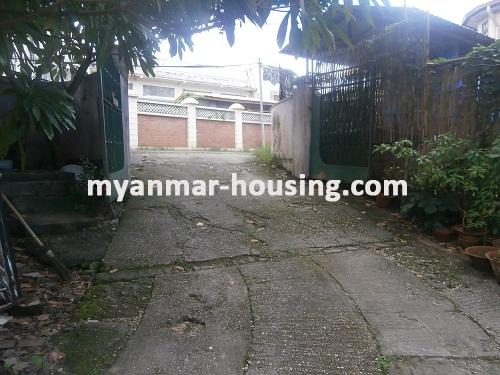 缅甸房地产 - 出售物件 - No.2798 - House for sale in Bahan available! - View of the street.