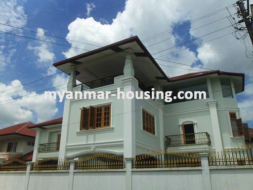 မြန်မာအိမ်ခြံမြေ - ရောင်းမည် property - No.2800 - မြသီတာအိမ်ရာတွင် လုံးချင်းတစ်လုံး ရောင်းရန်ရှိသည်။ - Front view of the house.