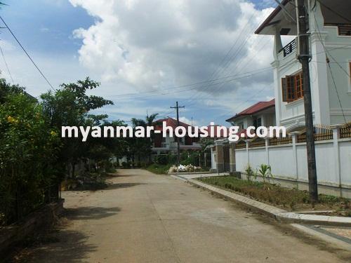 မြန်မာအိမ်ခြံမြေ - ရောင်းမည် property - No.2800 - မြသီတာအိမ်ရာတွင် လုံးချင်းတစ်လုံး ရောင်းရန်ရှိသည်။ - View of the street.