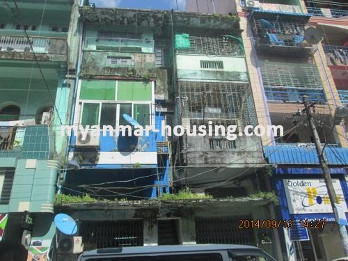 缅甸房地产 - 出售物件 - No.2829 - An apartment in downtown available! - Front view of the building.