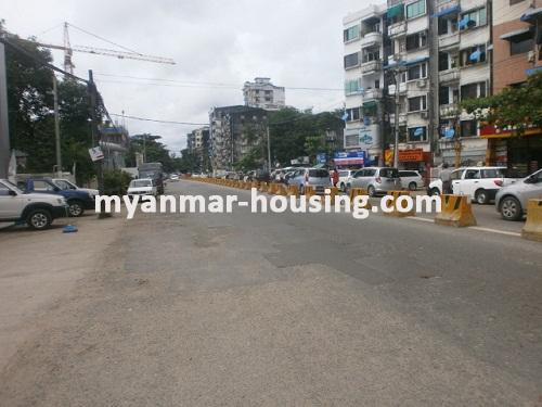 ミャンマー不動産 - 売り物件 - No.2836 - Condo for sale in business area! - View of the road.