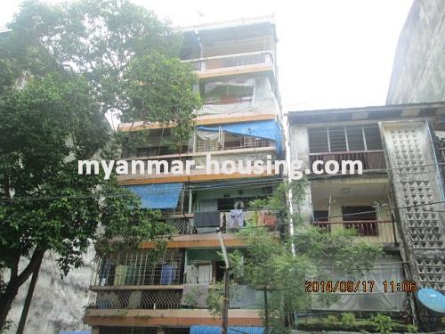 缅甸房地产 - 出售物件 - No.2841 - An apartment for sale with fair price in Ahlone! - Front view of the building.