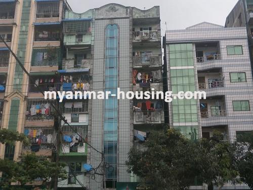 缅甸房地产 - 出售物件 - No.2852 - An apartment for sale near strand road in Ahlone! - Front view of the building.