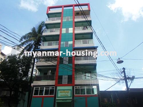 缅甸房地产 - 出售物件 - No.2854 - An apartment near Kan Daw Gyi park in Mingalar Taung Nyunt! - Close view of the building.