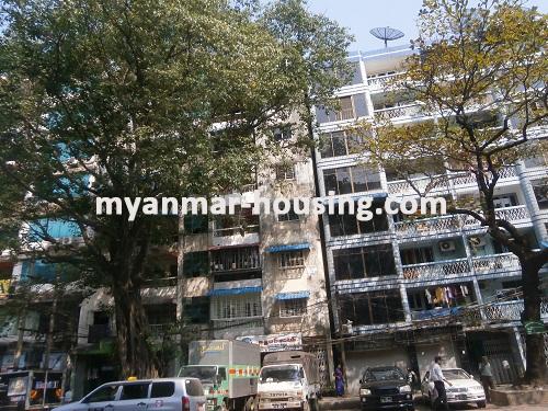 缅甸房地产 - 出售物件 - No.2887 - Good  appartment  now for sale in Botathaung ! - view of the building