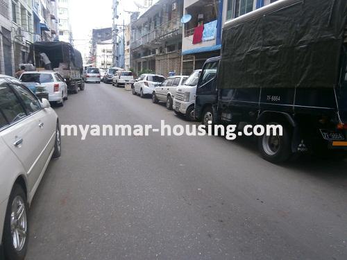 缅甸房地产 - 出售物件 - No.2894 - Ground floor apartment for sale - Botahtaung Township! - View of the street