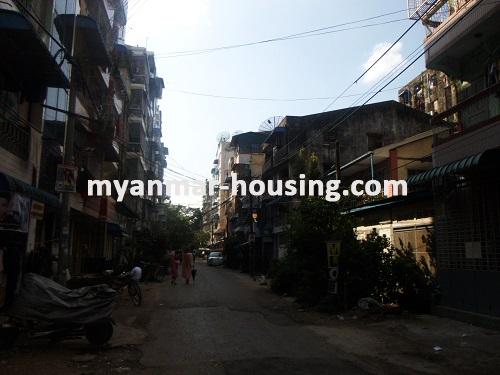 缅甸房地产 - 出售物件 - No.2896 - Ground floor for sale in Sanchaung ! - View of the street.
