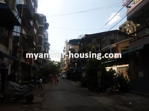 ミャンマー不動産 - 売り物件 - No.2896 - Ground floor for sale in Sanchaung ! - View of the street.