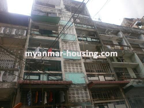 ミャンマー不動産 - 売り物件 - No.2900 -  Apartment for sale in Lanmadaw township. - View of the building.