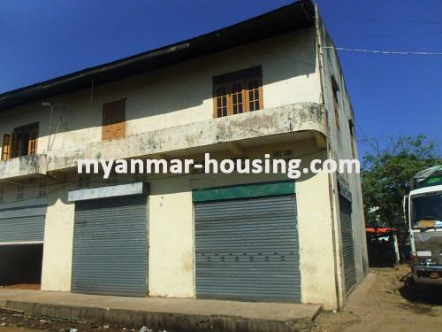 缅甸房地产 - 出售物件 - No.2930 - Good landed house for sale in Mayangone ! - View of the infont of apartment.