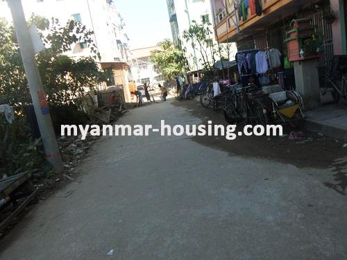 缅甸房地产 - 出售物件 - No.2932 - Nice apartment of sale in Thin Gann Gyun ! - View of the street.