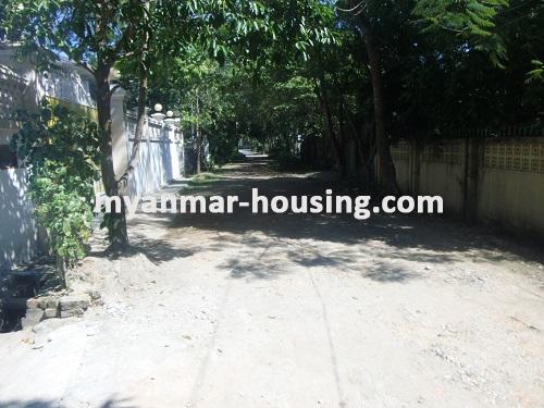 缅甸房地产 - 出售物件 - No.2933 - Landed house for sale in Thin Gann Gyun ! - View of the street.