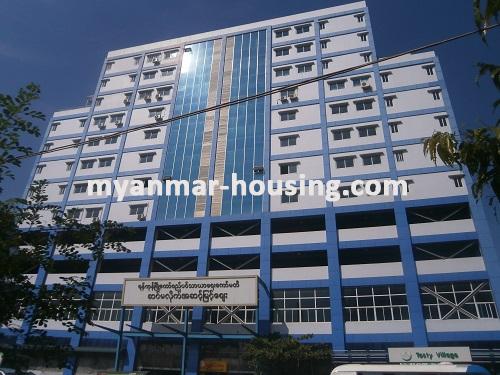 缅甸房地产 - 出售物件 - No.2935 - Good condo sale at kamaryut! - View of the building.