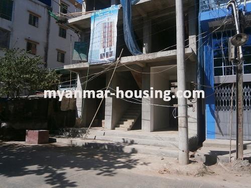 缅甸房地产 - 出售物件 - No.2949 - Apartment for sale in Thin Gann Gyun ! - View of infront of the building.
