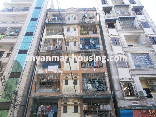 缅甸房地产 - 出售物件 - No.2954 - Good location for sale Apartment! - View of building.