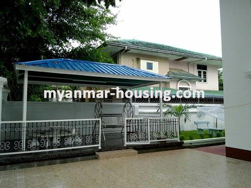 缅甸房地产 - 出售物件 - No.2974 - Two storey landed house with a big compound and beautiful green grass are available for Sale. - 