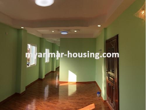 缅甸房地产 - 出售物件 - No.2982 - Well-decorated apartment for sale in Tamwe! - View of the living room.