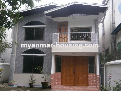မြန်မာအိမ်ခြံမြေ - ရောင်းမည် property - No.2987 - မိသားစုနေထိုင်ရန်ကောင်းမွန်သောလုံးချင်းတစ်လုံးမိုးကောင်းလမ်းမကြီးအနီးတွင်ရောင်းရန်ရှိသည်။ - View of the infornt.