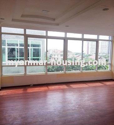 မြန်မာအိမ်ခြံမြေ - ရောင်းမည် property - No.3053 - လှိုင်မြို့နယ်တွင် တိုက်သစ်အခန်းကောင်းတစ်ခန်းရောင်းရန်ရှိသည်။  - View of the living room