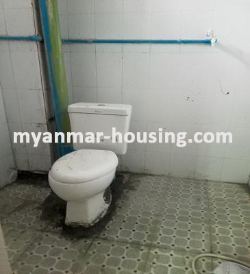 မြန်မာအိမ်ခြံမြေ - ရောင်းမည် property - No.3054 - လှိုင်မြို့နယ်တွင် တိုက်သစ်အခန်းကောင်းတစ်ခန်းရောင်းရန်ရှိသည်။  - View of Toilet 