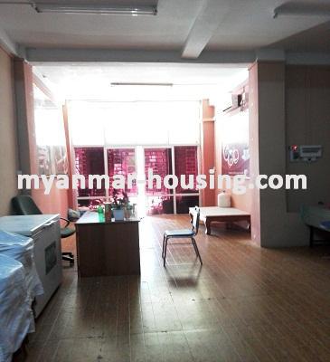 缅甸房地产 - 出售物件 - No.3066 - A ground floor for sale is available at Botahtaung Township. - living room 