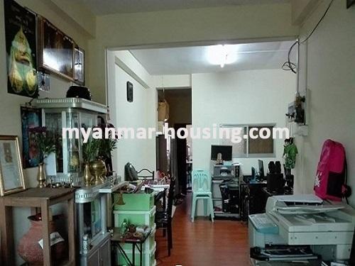 မြန်မာအိမ်ခြံမြေ - ရောင်းမည် property - No.3077 - လှည်းတန်းလမ်းမပေါ်တွင်  တိုက်ခန်းတစ်ခန်းရောင်းရန်ရှိပါသည်။ - View of the Living room