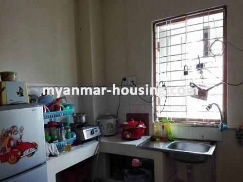 မြန်မာအိမ်ခြံမြေ - ရောင်းမည် property - No.3077 - လှည်းတန်းလမ်းမပေါ်တွင်  တိုက်ခန်းတစ်ခန်းရောင်းရန်ရှိပါသည်။ - View of the Kitchen room