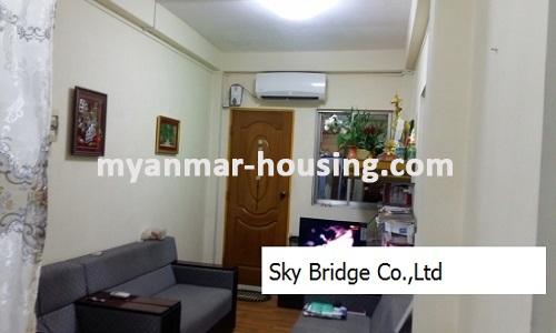 မြန်မာအိမ်ခြံမြေ - ရောင်းမည် property - No.3083 - ကမာရွတ်မြို့နယ်ရှိ ဗဟိုလမ်းမပေါ်တွင််  တိုက်ခန်းတစ်ခန်းရောင်းရန်ရှိပါသည်။ - View of the Living room