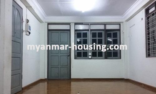 缅甸房地产 - 出售物件 - No.3086 - An apartment room for sale at HanThar Yeik Mon Housing in Kamaryut Township. - View of the Living room