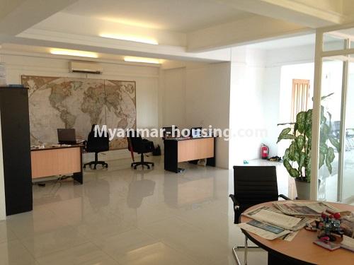 မြန်မာအိမ်ခြံမြေ - ရောင်းမည် property - No.3107 - နှင်းဆီကွန်ဒိုတွင် အခန်းကောင်းရောင်းရန်ရှိပါသည်။ - View of the living room