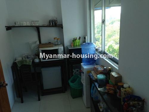 မြန်မာအိမ်ခြံမြေ - ရောင်းမည် property - No.3107 - နှင်းဆီကွန်ဒိုတွင် အခန်းကောင်းရောင်းရန်ရှိပါသည်။ - View  of Kitchen room