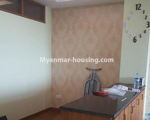 မြန်မာအိမ်ခြံမြေ - ရောင်းမည် property - No.3117 - ဗိုလ်မြတ်ထွန်းလမ်းတွင် အလွှာမြင့်ကွန်ဒို တစ်ခန်းရောင်းရန်ရှိသည်။ - kitchen